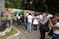Lunes 29 de agosto del 2016. Tuxtla Gutiérrez. La clausura simbólica por ciudadanos que piden ser escuchados en la obra de la remodelación de la Calzada de los Hombres Ilustres. Lunes 29 de agosto del 2016. Tuxtla Gutiérrez. La clausura simbólica por ciudadanos que piden ser escuchados en la obra de la remodelación de la Calzada de los Hombres Ilustres.