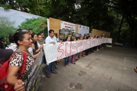 Lunes 29 de agosto del 2016. Tuxtla Gutiérrez. La clausura simbólica por ciudadanos que piden ser escuchados en la obra de la remodelación de la Calzada de los Hombres Ilustres. Lunes 29 de agosto del 2016. Tuxtla Gutiérrez. La clausura simbólica por ciudadanos que piden ser escuchados en la obra de la remodelación de la Calzada de los Hombres Ilustres.
