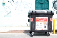 Jueves 30 de abril del 2020. Tuxtla Gutiérrez. Los contenedores de basura se colocan en algunos lugares de la ciudad como parte de la campaña para prevenir contagios del Coronavirus.