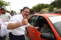 Jueves 14 de junio del 2012.  Tuxtla Gutiérrez, Chiapas. Militantes de varios partidos políticos coinciden en los cruceros de la capital del estado de Chiapas para promover las diferentes candidaturas políticas en esta entidad del sureste de México.