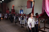 Jueves 11 de agosto del 2016. San Juan Cancuc. Las autoridades tradicionales de la etnia Tsental llevan en procesión las imágenes religiosas desde la iglesia de esta comunidad ubicada entre la zona Altos y Selva