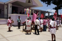 Jueves 11 de agosto del 2016. San Juan Cancuc. Las autoridades tradicionales de la etnia Tsental llevan en procesión las imágenes religiosas desde la iglesia de esta comunidad ubicada entre la zona Altos y Selva