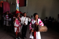 Jueves 11 de agosto del 2016. San Juan Cancuc. Las autoridades tradicionales de la etnia Tsental llevan en procesión las imágenes religiosas desde la iglesia de esta comunidad ubicada entre la zona Altos y Selva