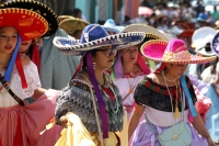 Viernes 1 de febrero el 2109. San Fernando. El baile de Yomo Etze es realizado durante el recorrido de Las Candelarias  en las sinuosas calles al inicio de los festejos del segundo mes de año