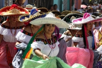 Viernes 1 de febrero el 2109. San Fernando. El baile de Yomo Etze es realizado durante el recorrido de Las Candelarias  en las sinuosas calles al inicio de los festejos del segundo mes de año