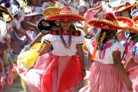 Viernes 1 de febrero el 2109. San Fernando. El baile de Yomo Etze es realizado durante el recorrido de Las Candelarias  en las sinuosas calles al inicio de los festejos del segundo mes de año
