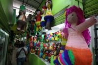 Viernes 27 de enero del 2012. Preparando la Sentada del Niño Dios.