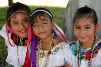 Lunes 1 de febrero del 2016. San Fernando. La Danza de Las Candelarias. Las bellas mujeres de la comunidad indígena Zoque de esta localidad ubicada a 14 kilómetros de la capital del estado de Chiapas bailan por las calles vistiendo el traje típico adornad