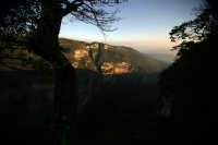 30 años caminando en el Cañón  René Araujo.  Martes 7 de diciembre, Cañón del Sumidero. Don José Alfredo Muñoz camina todos los días por las veredas que se internan entre los miradores del Cañón del Sumidero, recordando entre los paisajes que observan la 