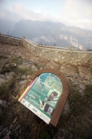 30 años caminando en el Cañón  René Araujo.  Martes 7 de diciembre, Cañón del Sumidero. Don José Alfredo Muñoz camina todos los días por las veredas que se internan entre los miradores del Cañón del Sumidero, recordando entre los paisajes que observan la 