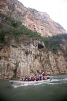 Domingo 12 de diciembre. Chiapa de Corzo. (Especial 35 fotos) Lancheros de servicios turÃsticos de Chiapa de Corzo, realizan la procesión dentro de las aguas del rÃo Grijalva hacia el interior del Cañón del Sumidero donde colocan la imagen religiosa en la Domingo 12 de diciembre. Chiapa de Corzo. (Especial 35 fotos) Lancheros de servicios turÃsticos de Chiapa de Corzo, realizan la procesión dentro de las aguas del rÃo Grijalva hacia el interior del Cañón del Sumidero donde colocan la imagen religiosa en la