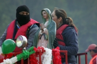 Domingo 12 de diciembre. Chiapa de Corzo. (Especial 35 fotos) Lancheros de servicios turÃsticos de Chiapa de Corzo, realizan la procesión dentro de las aguas del rÃo Grijalva hacia el interior del Cañón del Sumidero donde colocan la imagen religiosa en la Domingo 12 de diciembre. Chiapa de Corzo. (Especial 35 fotos) Lancheros de servicios turÃsticos de Chiapa de Corzo, realizan la procesión dentro de las aguas del rÃo Grijalva hacia el interior del Cañón del Sumidero donde colocan la imagen religiosa en la