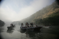 Domingo 12 de diciembre. Chiapa de Corzo. (Especial 35 fotos) Lancheros de servicios turísticos de Chiapa de Corzo, realizan la procesión dentro de las aguas del río Grijalva hacia el interior del Cañón del Sumidero donde colocan la imagen religiosa en la