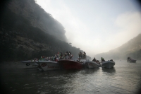 Domingo 12 de diciembre. Chiapa de Corzo. (Especial 35 fotos) Lancheros de servicios turísticos de Chiapa de Corzo, realizan la procesión dentro de las aguas del río Grijalva hacia el interior del Cañón del Sumidero donde colocan la imagen religiosa en la
