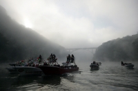 Domingo 12 de diciembre. Chiapa de Corzo. (Especial 35 fotos) Lancheros de servicios turísticos de Chiapa de Corzo, realizan la procesión dentro de las aguas del río Grijalva hacia el interior del Cañón del Sumidero donde colocan la imagen religiosa en la