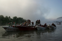 Domingo 12 de diciembre. Chiapa de Corzo. (Especial 35 fotos) Lancheros de servicios turísticos de Chiapa de Corzo, realizan la procesión dentro de las aguas del río Grijalva hacia el interior del Cañón del Sumidero donde colocan la imagen religiosa en la
