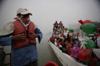Domingo 12 de diciembre. Chiapa de Corzo. (Especial 35 fotos) Lancheros de servicios turísticos de Chiapa de Corzo, realizan la procesión dentro de las aguas del río Grijalva hacia el interior del Cañón del Sumidero donde colocan la imagen religiosa en la