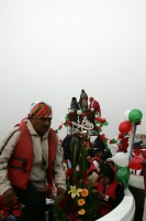 Domingo 12 de diciembre. Chiapa de Corzo. (Especial 35 fotos) Lancheros de servicios turísticos de Chiapa de Corzo, realizan la procesión dentro de las aguas del río Grijalva hacia el interior del Cañón del Sumidero donde colocan la imagen religiosa en la