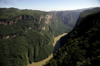 Martes 5 de octubre. La majestuosidad del Cañón  de Sumidero luce imponente desde los miradores de la ciudad de Tuxtla Gutiérrez donde se puede observar el caudal de agua que es arrastrada hacia la presa Chicoasen donde se produce un importante flujo eléc