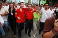 Domingo 20 de mayo del 2012. Tuxtla Gutiérrez, Chiapas. Manuel el Güero Velasco Coello durante su registro como candidato para la gubernatura de Chiapas.