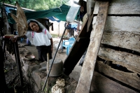 Lunes 6 de septiembre. Habitantes de la comunidad Lázaro Cárdenas en el municipio de Coita permanecen incomunicados y en condiciones infrahumanas después de las lluvias de la semana pasada. Estas comunidades se encuentran ubicadas en las cercanías de la z