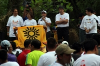 Domingo 17 de junio del 2012. Tuxtla Gutiérrez, Chiapas. Carlos Morales Candidato a la presidencia de Tuxtla por el PRD encabeza esta mañana la carrera deportiva por la democracia.