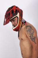 Jueves 28 de junio del 2012. Tuxtla Gutiérrez, Chiapas. El DJ y locutor, Carlos el Vampiro Sánchez nos muestras su faceta de deportista extremo en esta sesión fotográfica.