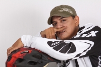 Jueves 28 de junio del 2012. Tuxtla Gutiérrez, Chiapas. El DJ y locutor, Carlos el Vampiro Sánchez nos muestras su faceta de deportista extremo en esta sesión fotográfica.
