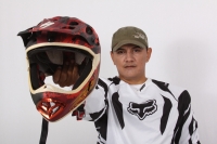 Jueves 28 de junio del 2012. Tuxtla Gutiérrez, Chiapas. El DJ y locutor, Carlos el Vampiro Sánchez nos muestras su faceta de deportista extremo en esta sesión fotográfica.
