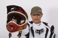 Jueves 28 de junio del 2012. Tuxtla Gutiérrez, Chiapas. El DJ y locutor, Carlos el Vampiro Sánchez nos muestras su faceta de deportista extremo en esta sesión fotográfica.