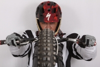 Jueves 28 de junio del 2012. Tuxtla Gutiérrez, Chiapas. El DJ y locutor, Carlos el Vampiro Sánchez nos muestras su faceta de deportista extremo en esta sesión fotográfica.