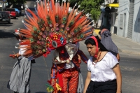 Sábado 25 de febrero del 2017. Tuxtla Gutiérrez. Los danzantes de la comunidad de la etnia Zoque recorren las calles de la capital de Chiapas donde bailan la Danza de la Pluma de la Guacamaya o Carnaval