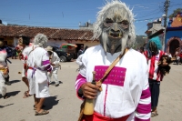 Domingo 2 de marzo del 2014. San Miguel Huixtan, Chiapas. Indígenas Tsotsiles y tsentales asentados en este municipio de los altos de Chiapas, presentan las danzas tradicionales correspondientes al Carnaval este medio día en la plaza de esta comunidad de 
