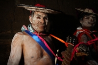 Domingo 2 de marzo del 2014. San Miguel Huixtan, Chiapas. Indígenas Tsotsiles y tsentales asentados en este municipio de los altos de Chiapas, presentan las danzas tradicionales correspondientes al Carnaval este medio día en la plaza de esta comunidad de 