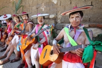 Domingo 2 de marzo del 2014. San Miguel Huixtan, Chiapas. Indígenas Tsotsiles y tsentales asentados en este municipio de los altos de Chiapas, presentan las danzas tradicionales correspondientes al Carnaval este medio día en la plaza de esta comunidad de 