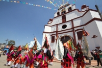 Domingo 2 de marzo del 2014. San Miguel Huixtan, Chiapas. Indígenas Tsotsiles y tsentales asentados en este municipio de los altos de Chiapas, presentan las danzas tradicionales correspondientes al Carnaval este medio día en la plaza de esta comunidad de 