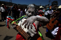 Domingo 2 de marzo del 2014. San Miguel Huixtan, Chiapas. Indígenas Tsotsiles y tsentales asentados en este municipio de los altos de Chiapas, presentan las danzas tradicionales correspondientes al Carnaval este medio día en la plaza de esta comunidad de 