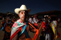 Domingo 2 de marzo del 2014. San Miguel Huixtan, Chiapas. Indígenas Tsotsiles y tsentales asentados en este municipio de los altos de Chiapas, presentan las danzas tradicionales correspondientes al Carnaval este medio día en la plaza de esta comunidad de 