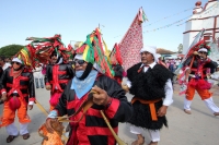 Domingo 2 de marzo del 2014. San Miguel Huixtan, Chiapas. Indígenas Tsotsiles y tsentales asentados en este municipio de los altos de Chiapas, presentan las danzas tradicionales correspondientes al Carnaval este medio día en la plaza de esta comunidad de 