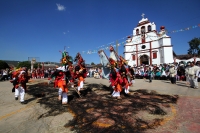 Domingo 2 de marzo del 2014. San Miguel Huixtan, Chiapas. Indígenas Tsotsiles y tsentales asentados en este municipio de los altos de Chiapas, presentan las danzas tradicionales correspondientes al Carnaval este medio día en la plaza de esta comunidad de 