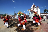 Domingo 2 de marzo del 2014. San Miguel Huixtan, Chiapas. Indígenas Tsotsiles y tsentales asentados en este municipio de los altos de Chiapas, presentan las danzas tradicionales correspondientes al Carnaval este medio día en la plaza de esta comunidad de 