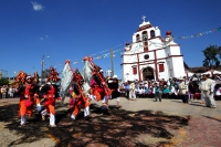 Domingo 2 de marzo del 2014. San Miguel Huixtan, Chiapas. Indígenas Tsotsiles y tsentales asentados en este municipio de los altos de Chiapas, presentan las danzas tradicionales correspondientes al Carnaval este medio día en la plaza de esta comunidad de 