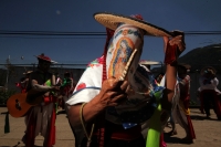 Domingo 2 de marzo del 2014. San Miguel Huixtan, Chiapas. Indígenas Tsotsiles y tsentales asentados en este municipio de los altos de Chiapas, presentan las danzas tradicionales correspondientes al Carnaval este medio día en la plaza de esta comunidad de 
