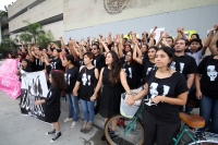 Lunes 10 de agosto del 2015. Tuxtla Gutiérrez. Jóvenes chiapanecos marchan esta tarde hacia el centro de la ciudad en contra del asesinato de mujeres en México, protesta derivada de la cercanía con las víctimas de la Col. Narvarte en la ciudad de México