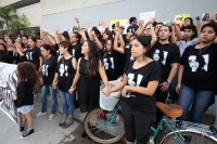 Lunes 10 de agosto del 2015. Tuxtla Gutiérrez. Jóvenes chiapanecos marchan esta tarde hacia el centro de la ciudad en contra del asesinato de mujeres en México, protesta derivada de la cercanía con las víctimas de la Col. Narvarte en la ciudad de México
