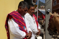 Lunes 19 de enero del 2014. Venustiano Carranza. Los indígenas tsotsiles de La Antigua San Bartolome de los Llanos (Venustiano Carranza) recorren en procesión las calles principales de esta comunidad de la depresión central de Chiapas para posteriormente 