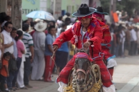 Lunes 19 de enero del 2014. Venustiano Carranza. Los indígenas tsotsiles de La Antigua San Bartolome de los Llanos (Venustiano Carranza) recorren en procesión las calles principales de esta comunidad de la depresión central de Chiapas para posteriormente 