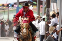 Lunes 19 de enero del 2014. Venustiano Carranza. Los indígenas tsotsiles de La Antigua San Bartolome de los Llanos (Venustiano Carranza) recorren en procesión las calles principales de esta comunidad de la depresión central de Chiapas para posteriormente 