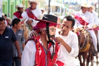 Domingo 24 de junio del 2018. Tuxtla Gutiérrez. El Carrerante de palo.  Los Carrerantes recorren las calles de la Antigua San Bartolomé de los Llanos cabalgando por las diferentes calles que comunican  las iglesias de San Pedro y San Sebastián en varia