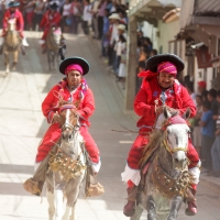 Lunes 19 de enero del 2014. Venustiano Carranza. Los indígenas tsotsiles de La Antigua San Bartolome de los Llanos (Venustiano Carranza) recorren en procesión las calles principales de esta comunidad de la depresión central de Chiapas para posteriormente 